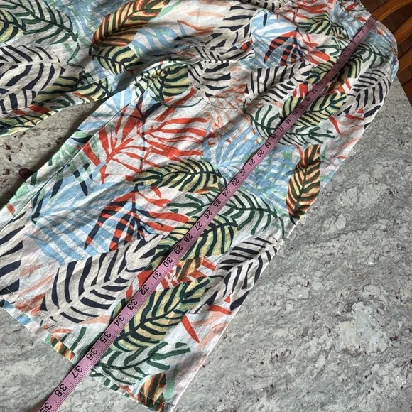 Tahari Multicolor Leaf Print Capri Pants - Picture 13 of 14